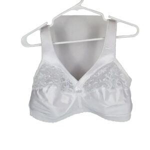 Women's GLAMORISE Full Figure Coverage MagicLift Wireless Bra White CH490 SZ 42C